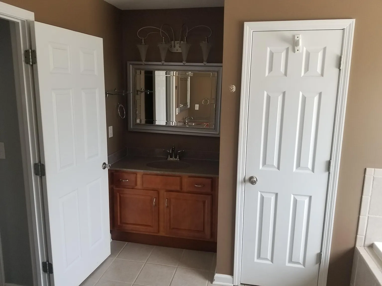 4 bed, 3522 sqft, $3,200 — Photo 4