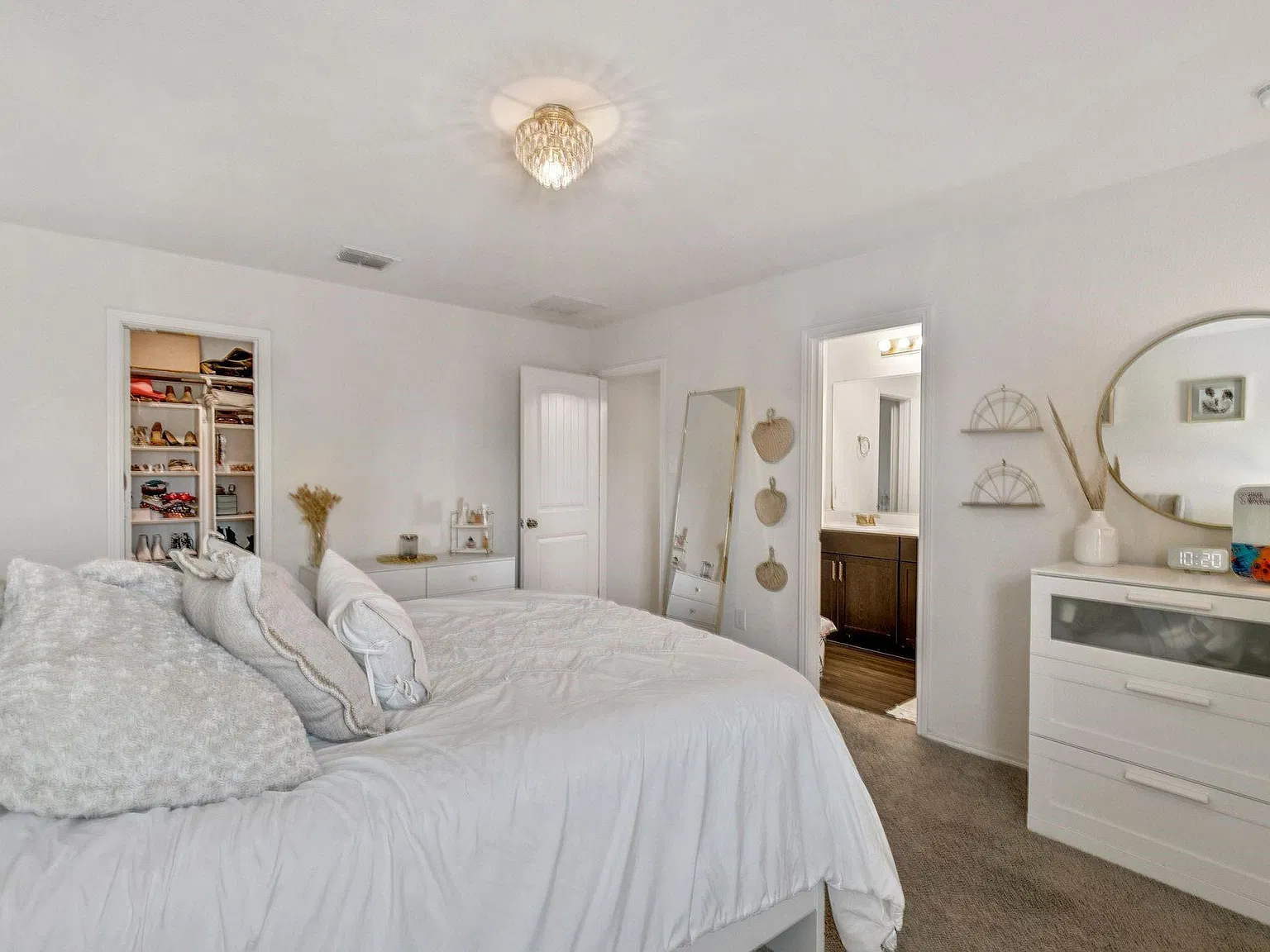 4 bed, 1959 sqft, $2,150 — Photo 3