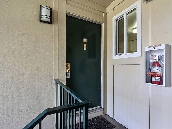2nd image of 755 N Fair Oaks Ave APT 6