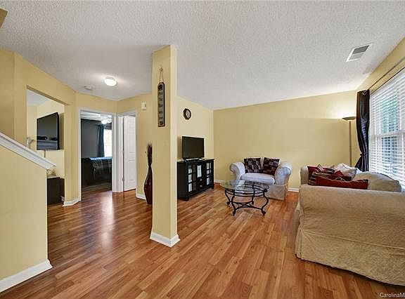 3rd image of 5931 Versage Dr