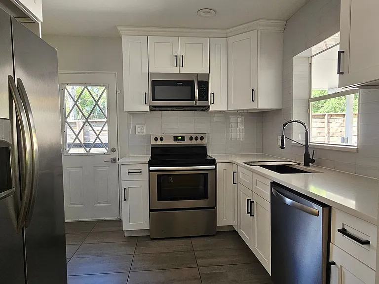 125 E Miller St — Photo 2