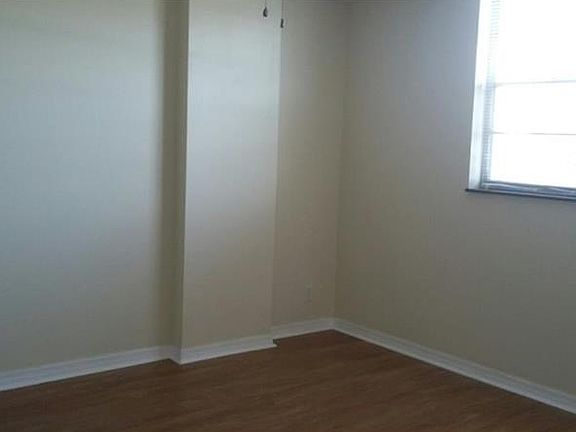 5th image of 3703 NE 166th St APT 409