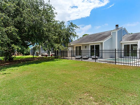 3rd image of 421 Linkside Dr