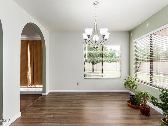 5th image of 1249 E Greenway Cir