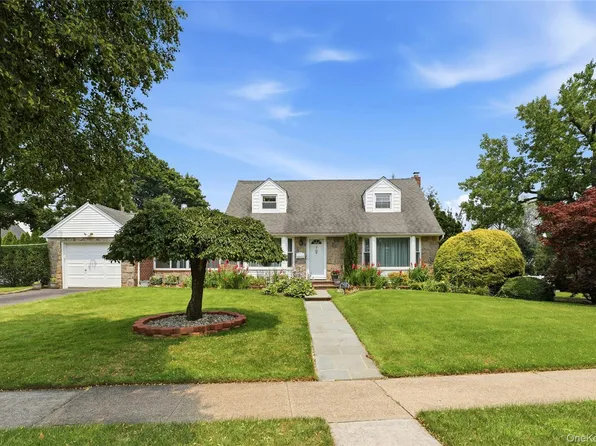 70 Birchwood Drive, New Hyde Park, NY 11040