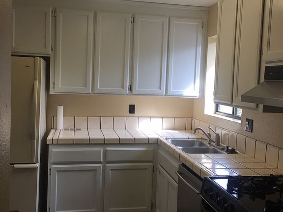 2nd image of 4677 Missouri St