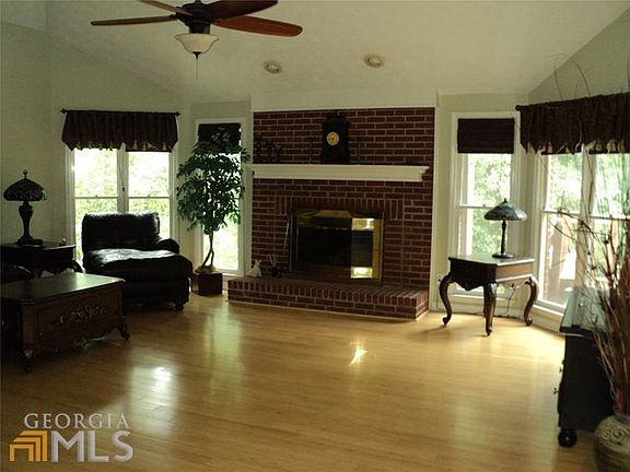 4th image of 4632 Amber Dr