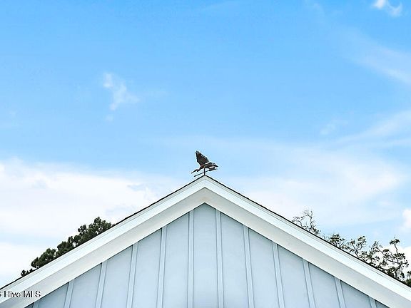 3rd image of 458 Raven Glen Drive