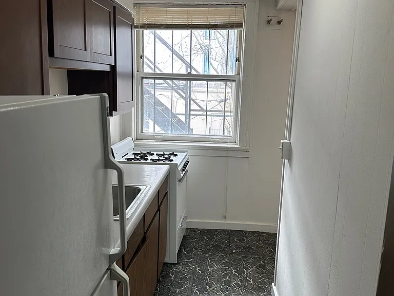 525 State St — Photo 15