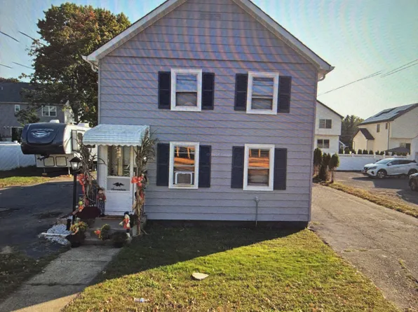 17 Tennent Ave, Englishtown, NJ 07726