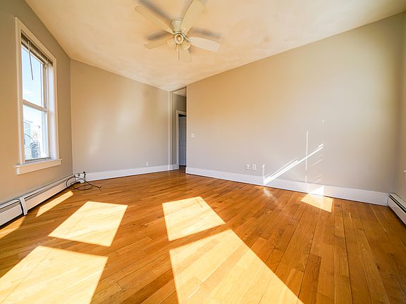 3rd image of 33 Portsmouth St #3