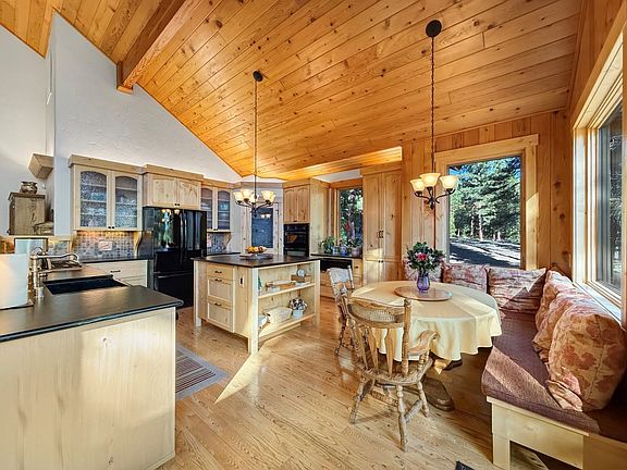 5th image of 462 Arrowleaf Rd