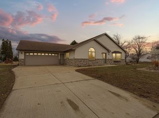216 3rd St NE, New Richland, MN 56072