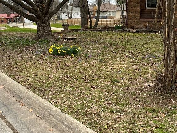 5th image of 915 S 25th Pl