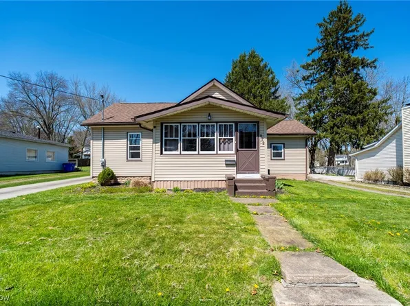 812 Mill Rd, Ravenna, OH 44266