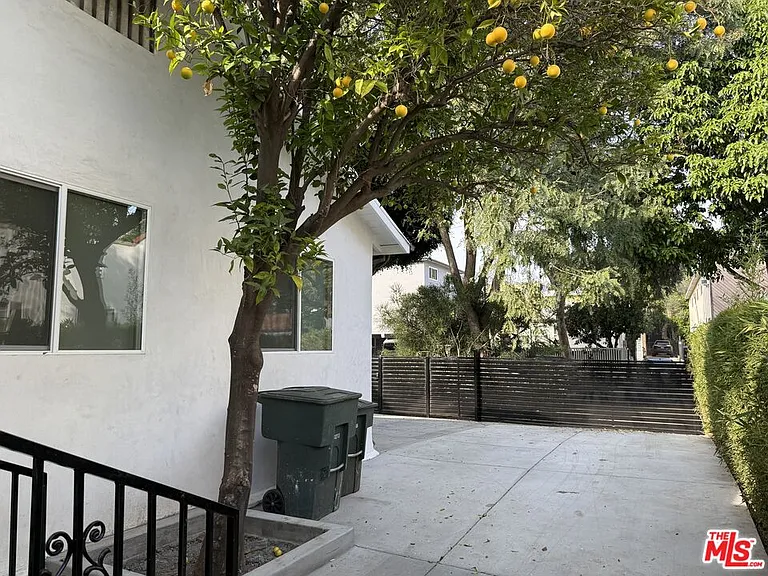 7512 Norton Ave — Photo 19