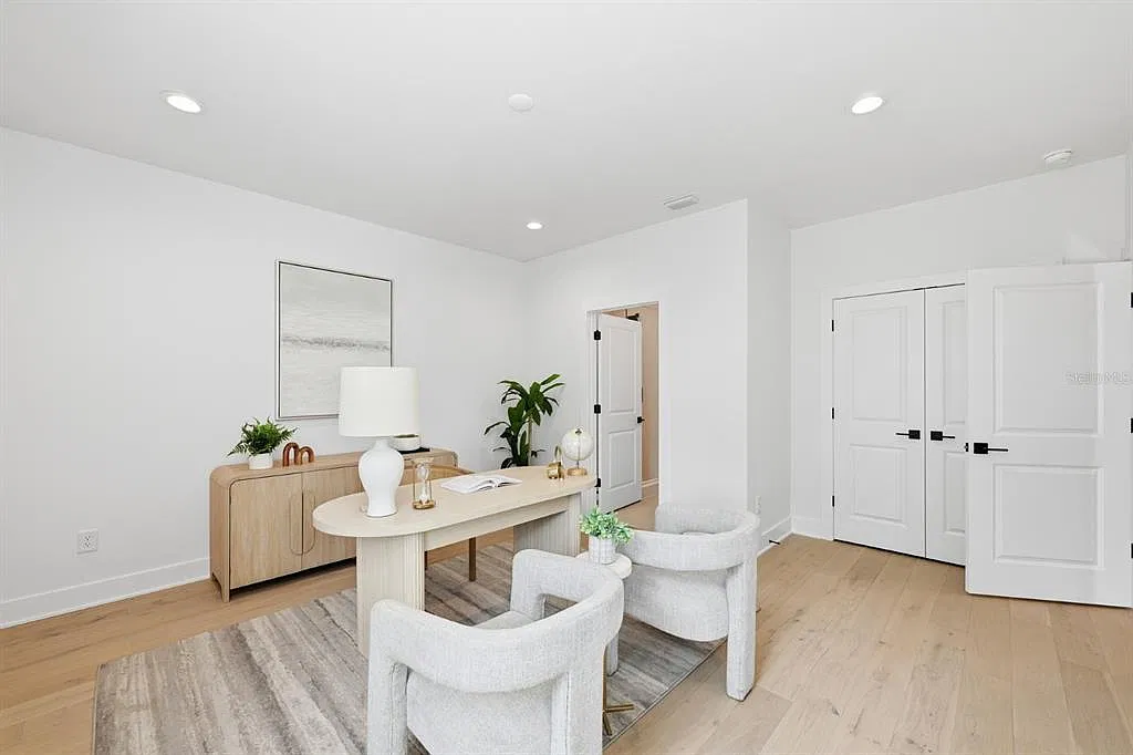 3 bed, 3.5 bath, 2377 sqft, $5,250 — Photo 3