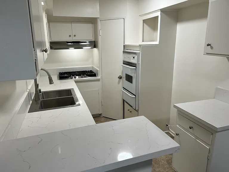202 N Clark Dr #202 — Photo 7