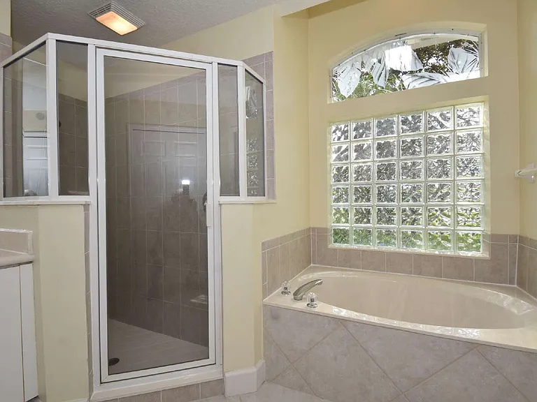 1216 Hampstead Ln — Photo 40