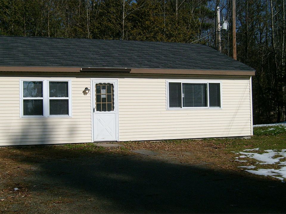 2nd image of 527 Hinckley Rd #A