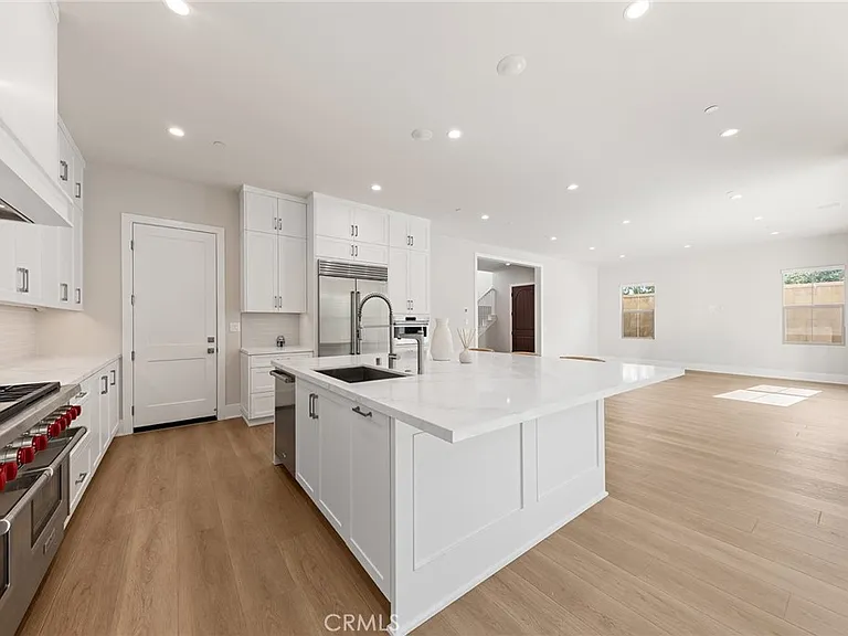 207 Alora — Photo 23
