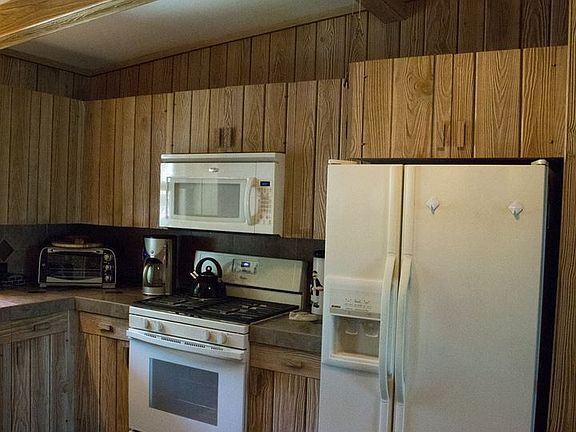 5th image of 226 Lillian Ln