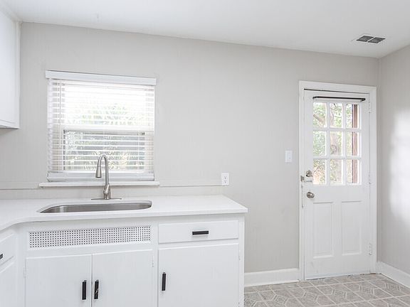4th image of 1107 W Rowan St #1113-4