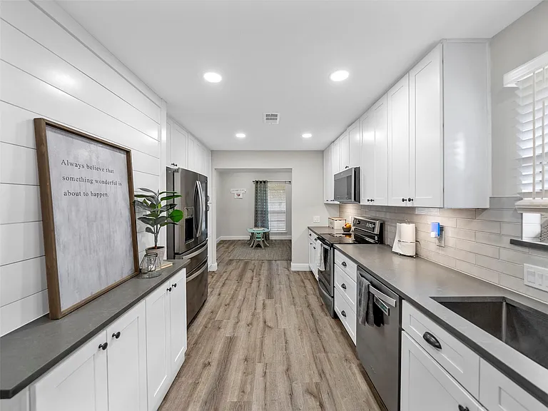 709 Thoreau Ln — Photo 13