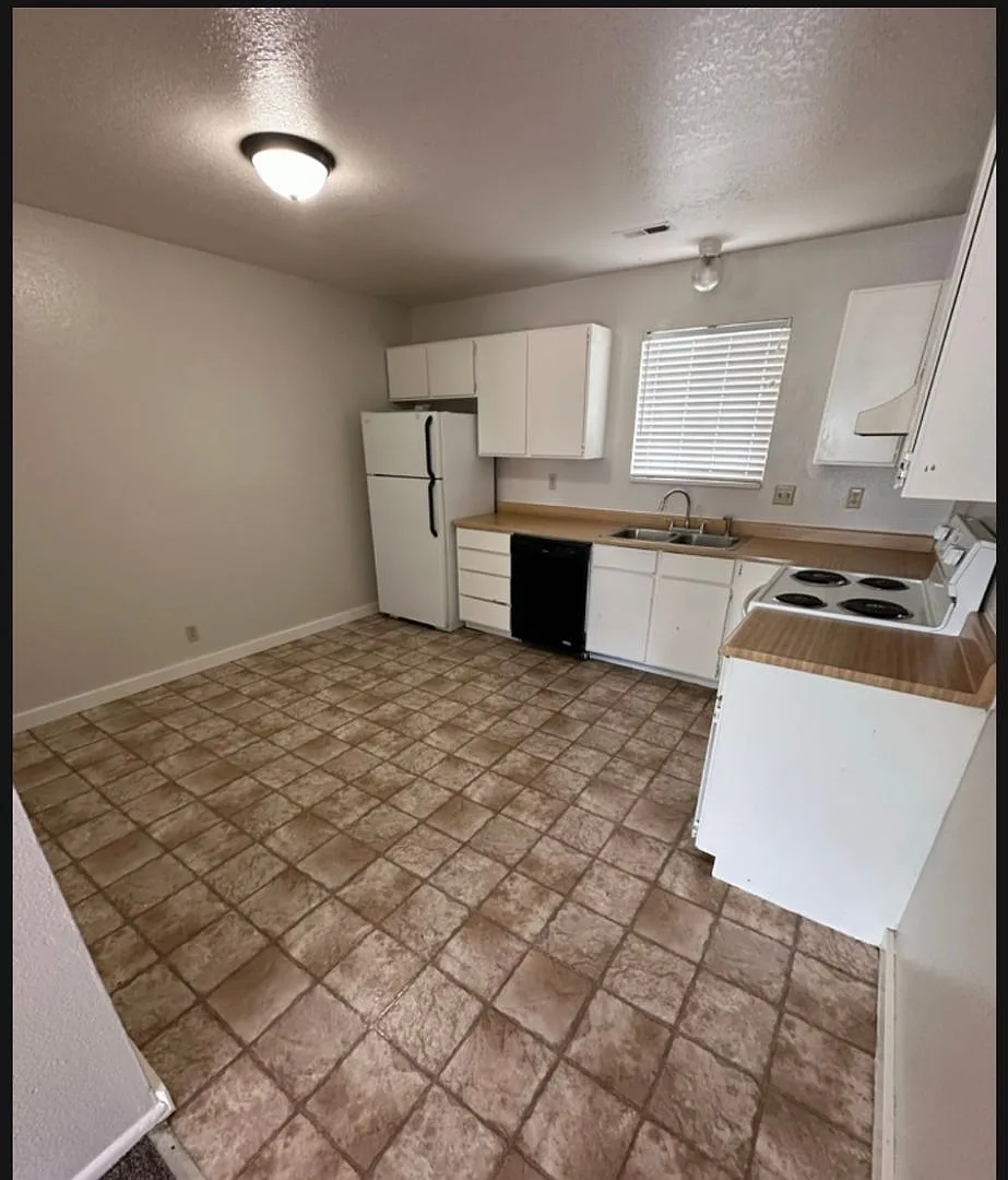 Cute 3 bedroom 1 bathroom apt — Photo 3