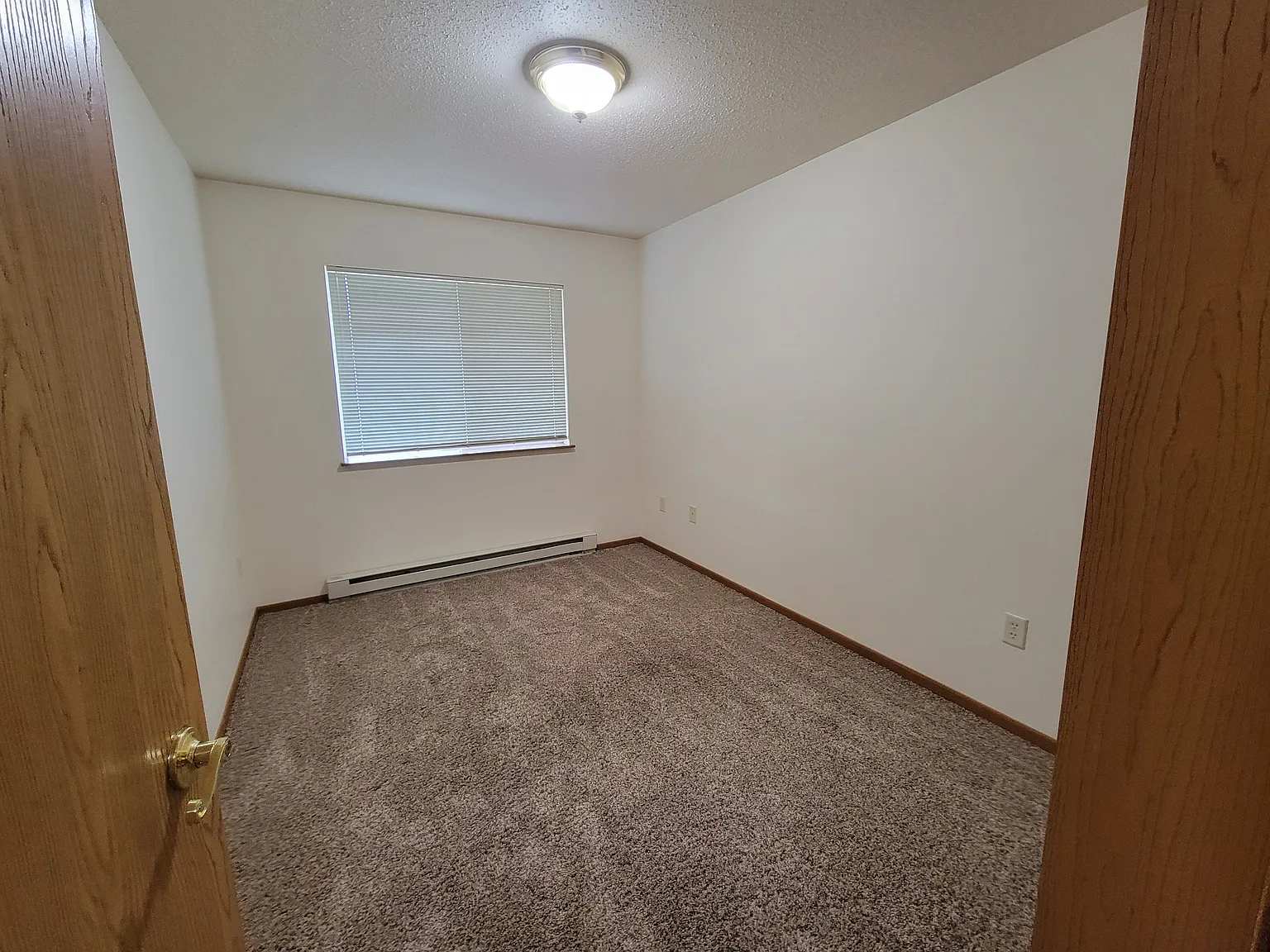 3 bed, 1.5 bath, $1,075 — Photo 4