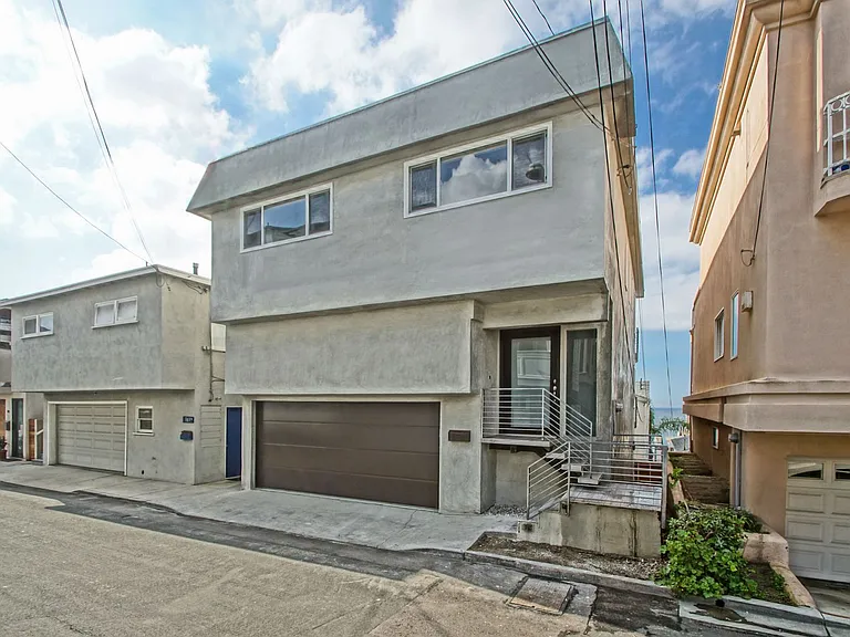 307 Bayview Dr — Photo 3