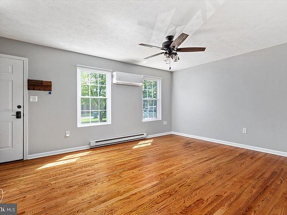 4th image of 224 Carroll Dr