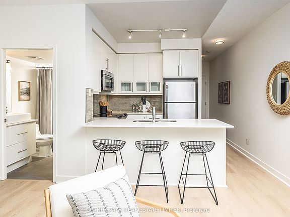 5th image of 1171 Queen St W #802