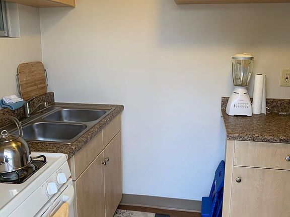 4th image of 3249 Holly Way #C