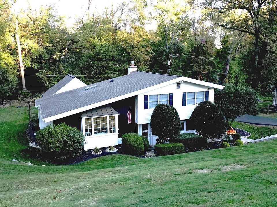 1st image of 141 Greenwood Dr