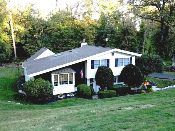 141 Greenwood Dr, Willow Grove, PA 19090