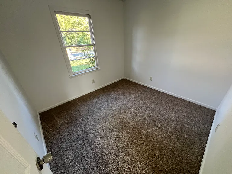 225 Meadowridge Dr — Photo 6