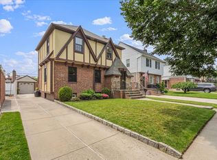 16350 25th Dr, Flushing, NY 11358