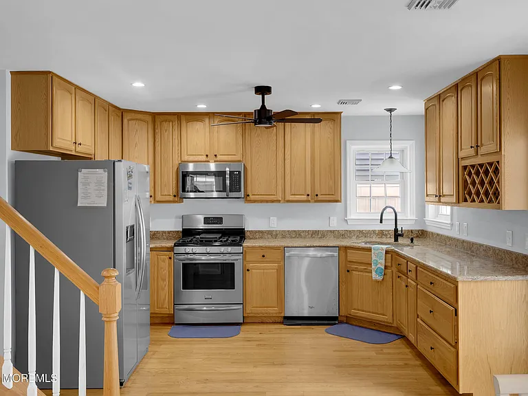 8 Nichols Ave — Photo 8