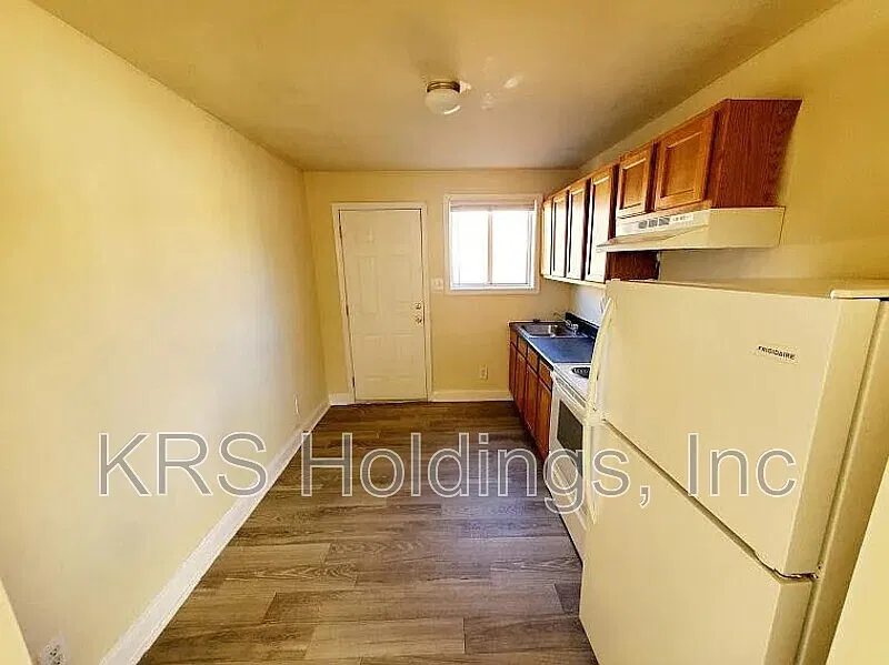 2 bed, 1.0 bath, $895 — Photo 3