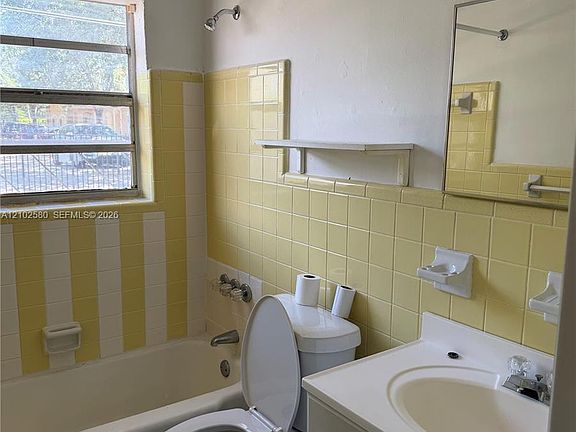 5th image of 325 NE 2nd St #6