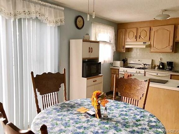 4th image of 89 Woodgate Dr