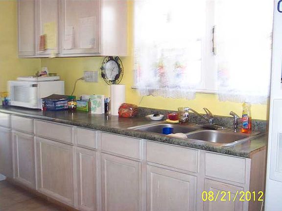 4th image of 869 N Grant Ave