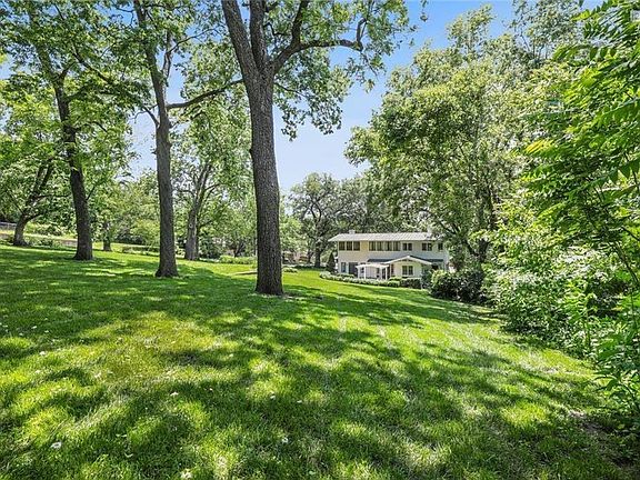 Facing back of home from back of property. This home sits on 1/4 acre.