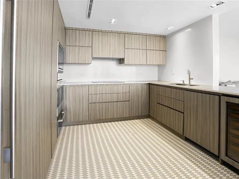 860 Ashford Ave #5C-1 — Photo 4