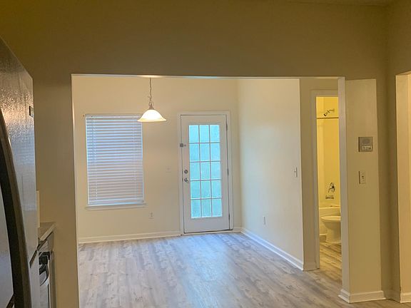 kitchen/breakfast area