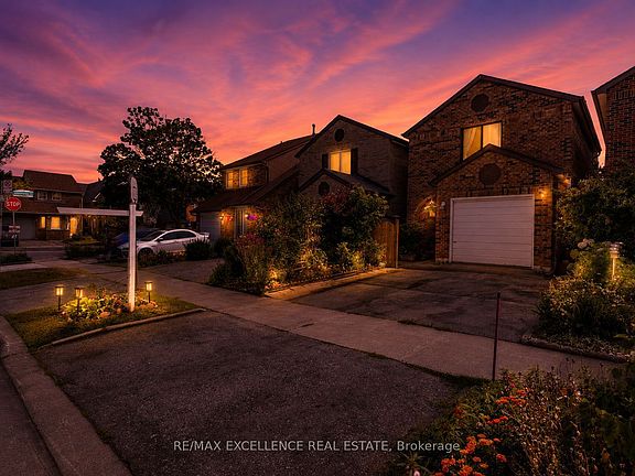 2nd image of 91 Woolenscote Cir