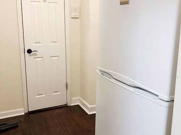 3rd image of 3040 45th St APT 1B