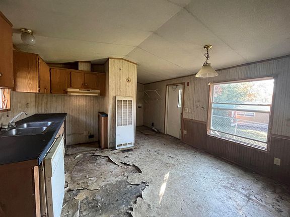 4th image of 82 Diana Dr