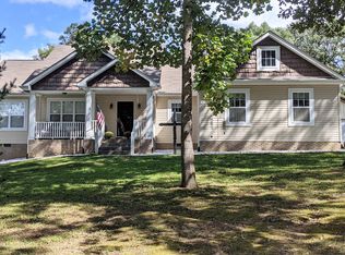 526 Aubrey Ln, Burns, TN 37029